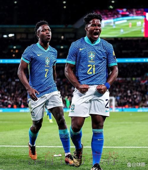 恩德里克在法国首秀惊艳:他是一头犀牛,腿如公牛——里昂九号的宣言 恩德里克在法国首秀惊艳:他是一头犀牛,腿如公牛——里昂九号的宣言